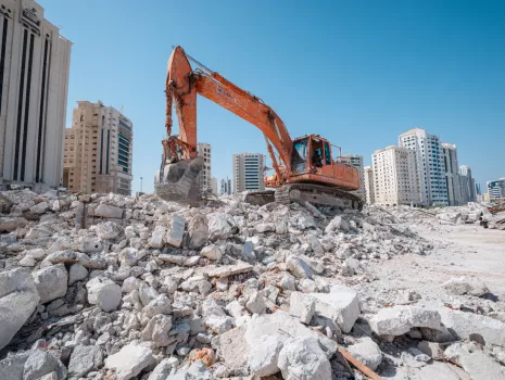 jay081480_77365_photo_of_construction_site_in_doha_qatar_with_a_7226a770-2e46-4844-963d-2ad2a3c9fee8