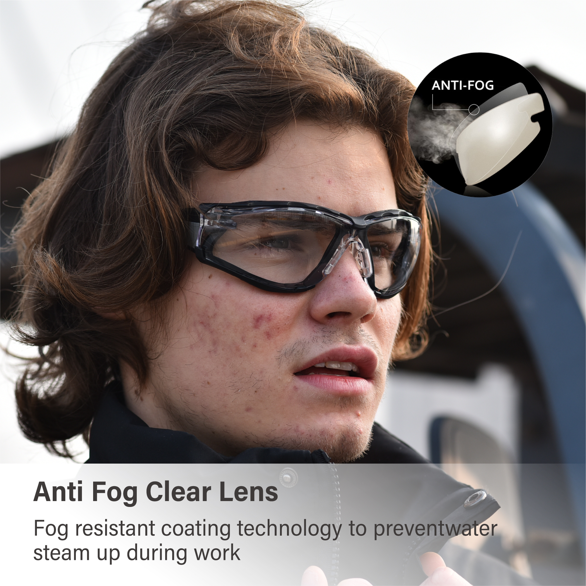 Travailleur portant des lunettes de s&eacute;curit&eacute; antibu&eacute;e doubl&eacute;es de mousse SG037
