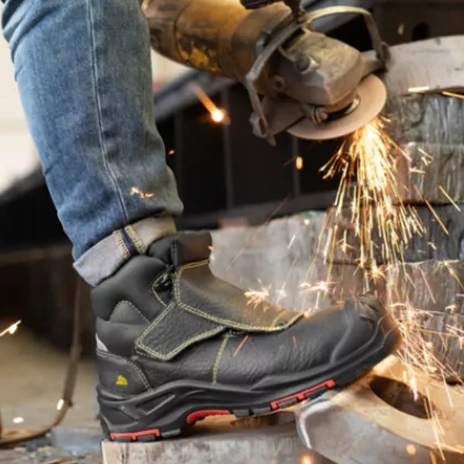Pourquoi de plus en plus d'entreprises choisissent des chaussures de sécurité Safetoe