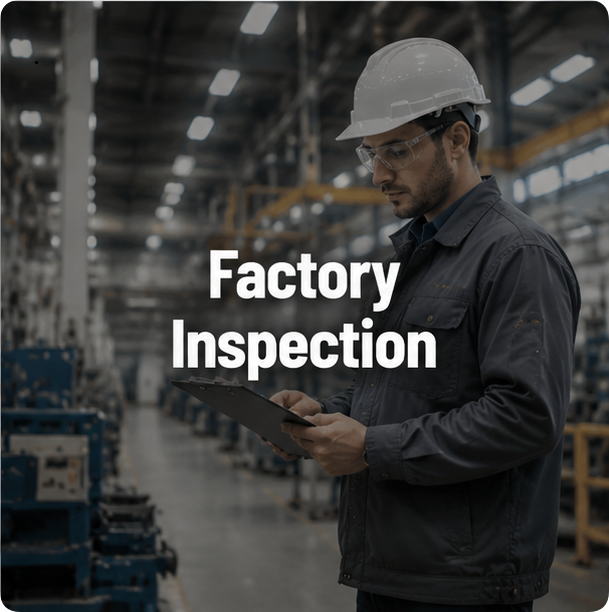 Ing&eacute;nieur d'usine effectuant une inspection d'&eacute;quipement industriel dans une installation de fabrication